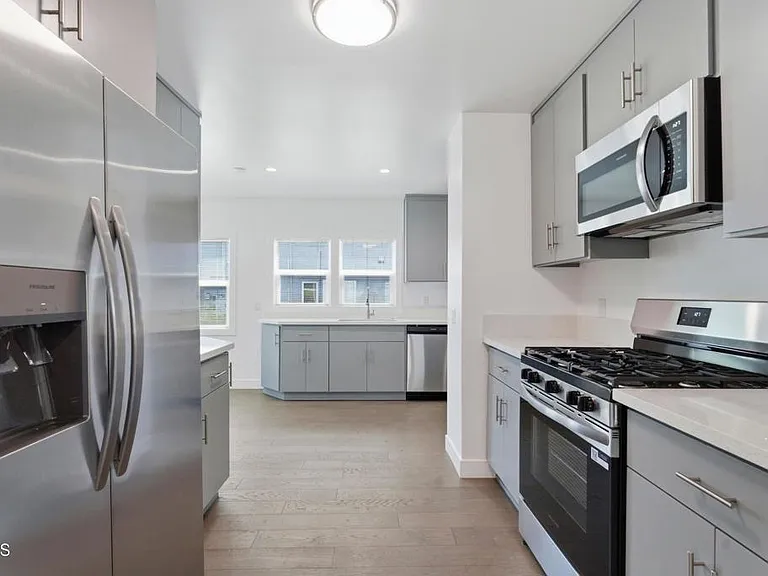 250 S Avenue 55 — Photo 11