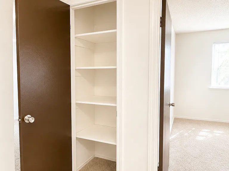 Woodside Village Apartments — Photo 35