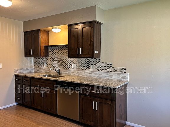 5th image of 1109 W Dundee St