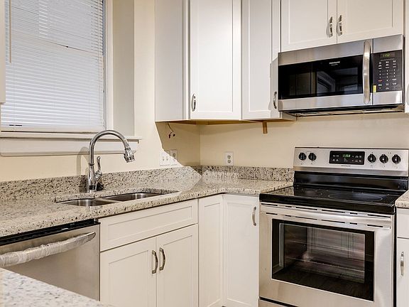 4th image of 2602 Monument Ave APT A