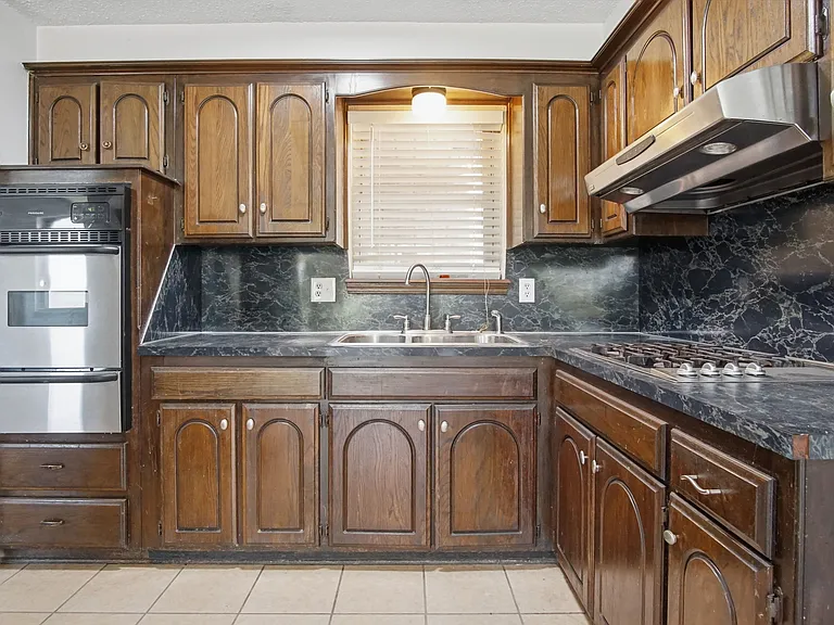 5404 S Huddleston Dr — Photo 7
