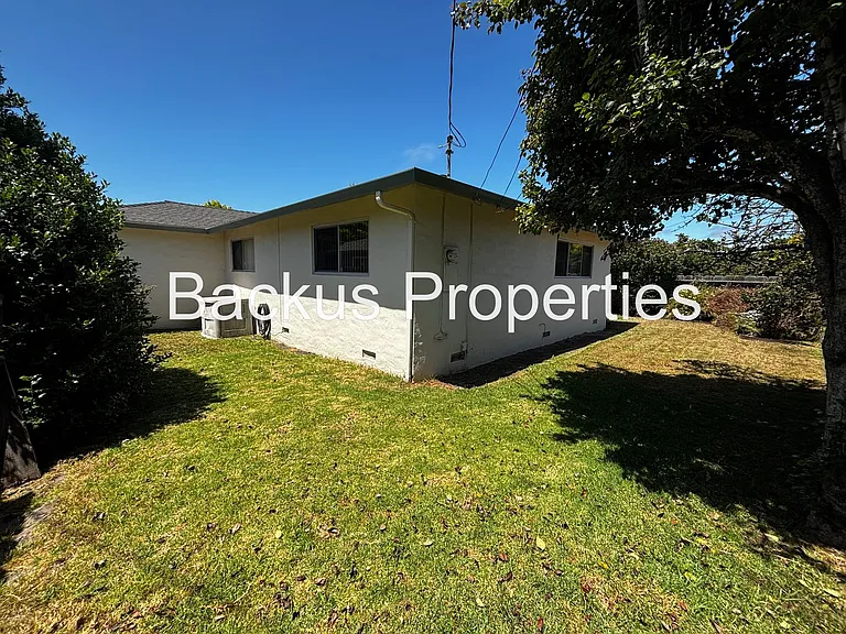 790 Fairfax Dr — Photo 26