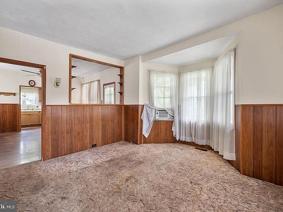 3rd image of 331 W Jackson Ave