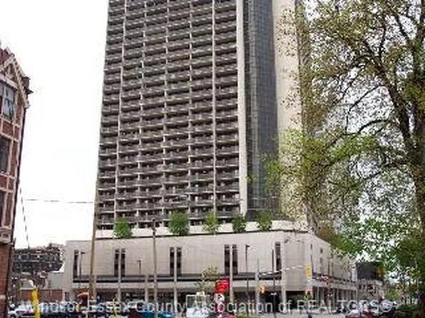 150 Park St W #1714, Windsor, ON N9A 7A2
