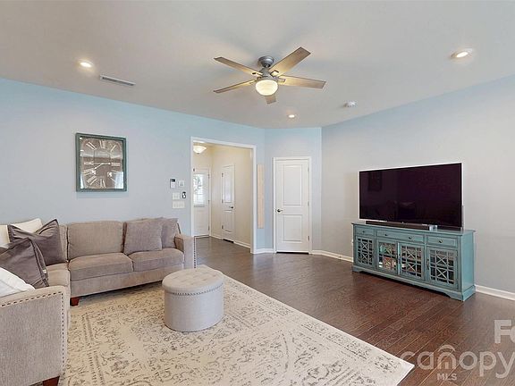 4th image of 827 Canoe Song Rd