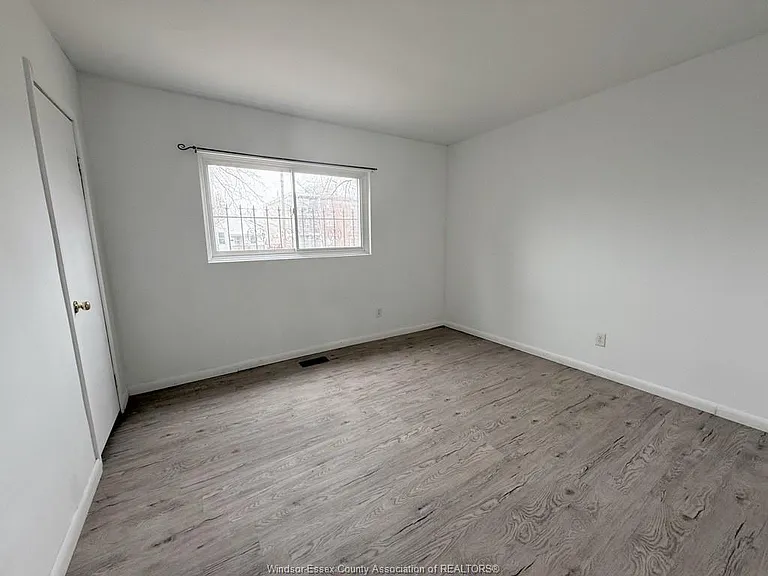 509 Aylmer Ave #MAIN — Photo 13