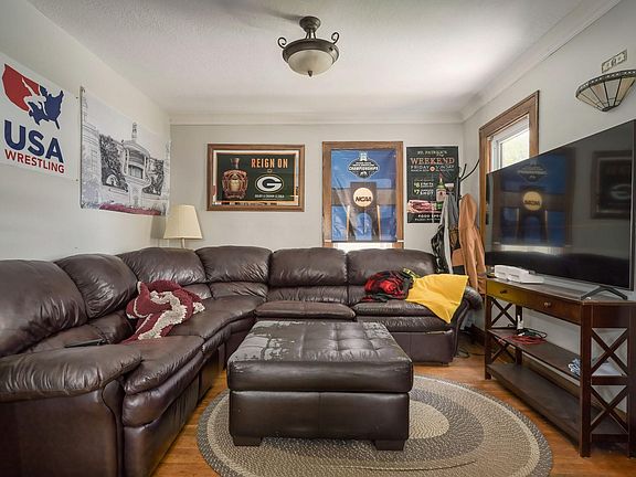 3rd image of 1096 23rd Ave SE
