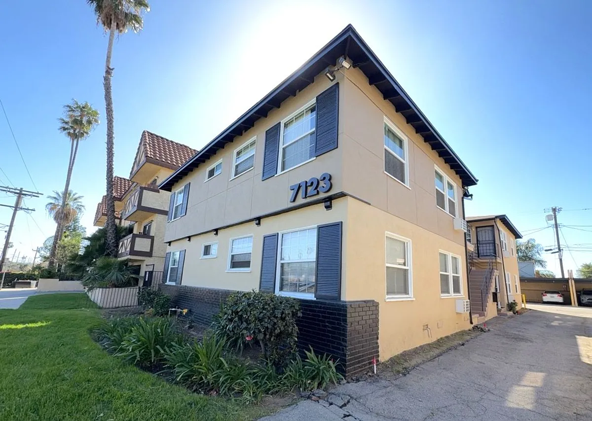 Building Photo - 620