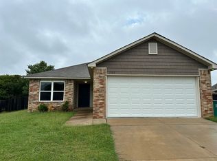 11113 NW 100th St, Yukon, OK 73099