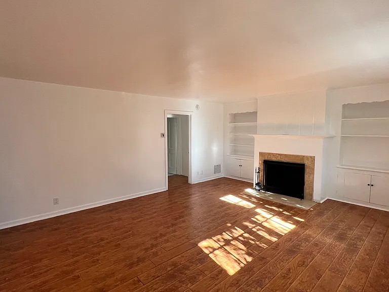 2200 S Coast Hwy #D — Photo 15
