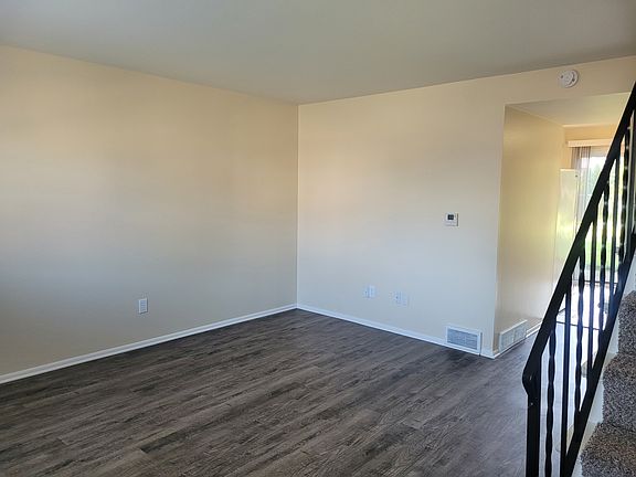 4th image of 550 W Walnut St