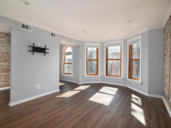 3rd image of 1820 W Newport Ave #2