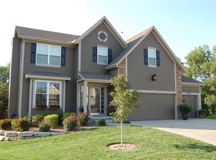 7310 Meadowlark Dr, Shawnee, KS 66227