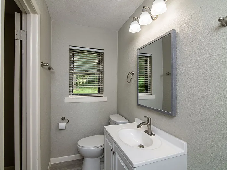 2416 Hillview Dr — Photo 18