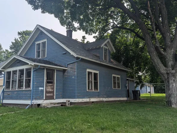 106 2nd Ave NE, Sioux Center, IA 51250
