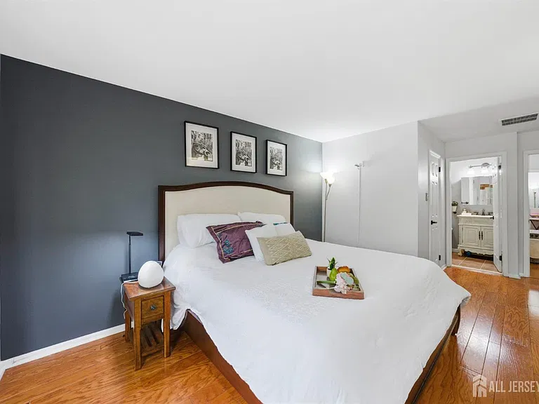 3 Dorchester Dr — Photo 45