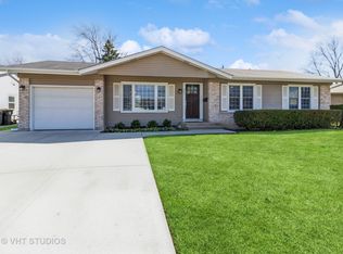 231 Parkchester Rd, Elk Grove Village, IL 60007