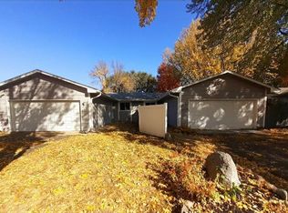 1033 Eastview Cir, Shakopee, MN 55379