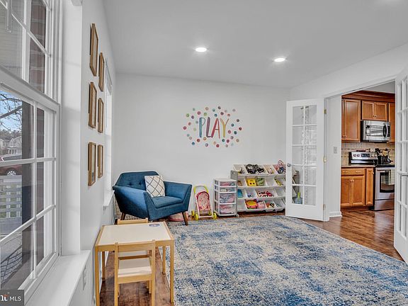 3rd image of 157 Martel Cir
