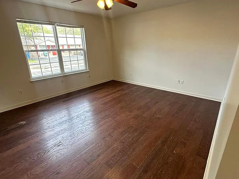 531 Hillcrest Dr #C — Photo 3