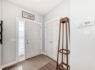 10 N Reunion Grv NW, Airdrie, AB T4B0Z7