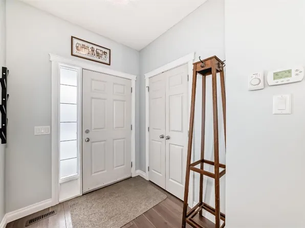 10 N Reunion Grv NW, Airdrie, AB T4B 0Z7