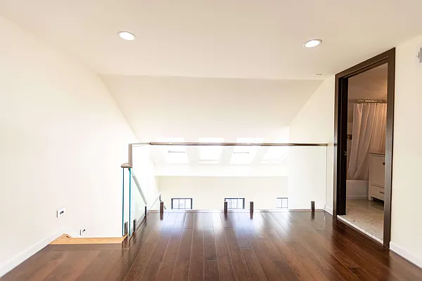 Rented by Smart City Real Estate LLC | media 25