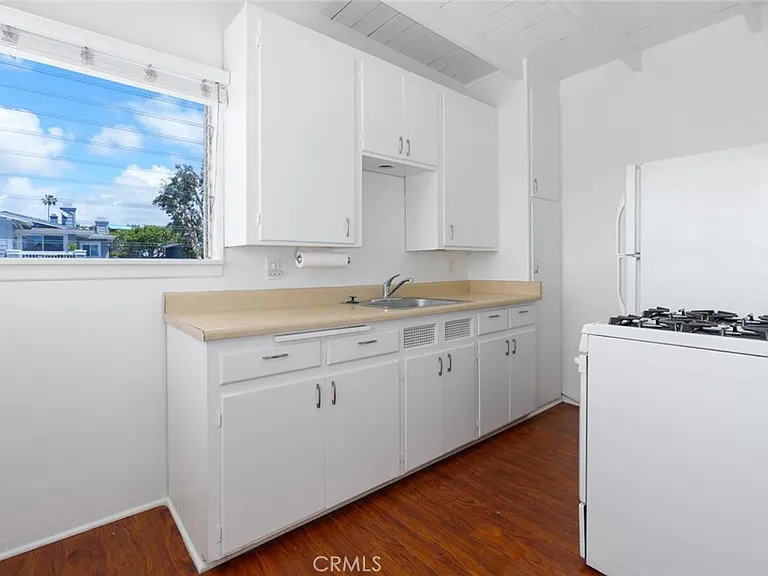 720 Narcissus Ave — Photo 11