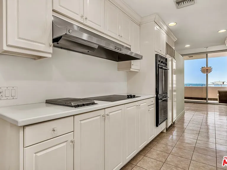1333 S Beverly Glen Blvd #606 — Photo 6