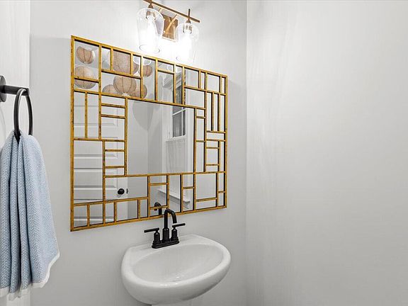 5th image of 2045 Fernwood Way