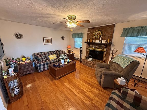 3rd image of 103 Riley St
