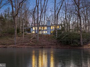 10611 Allenwood Ln, Great Falls, VA 22066