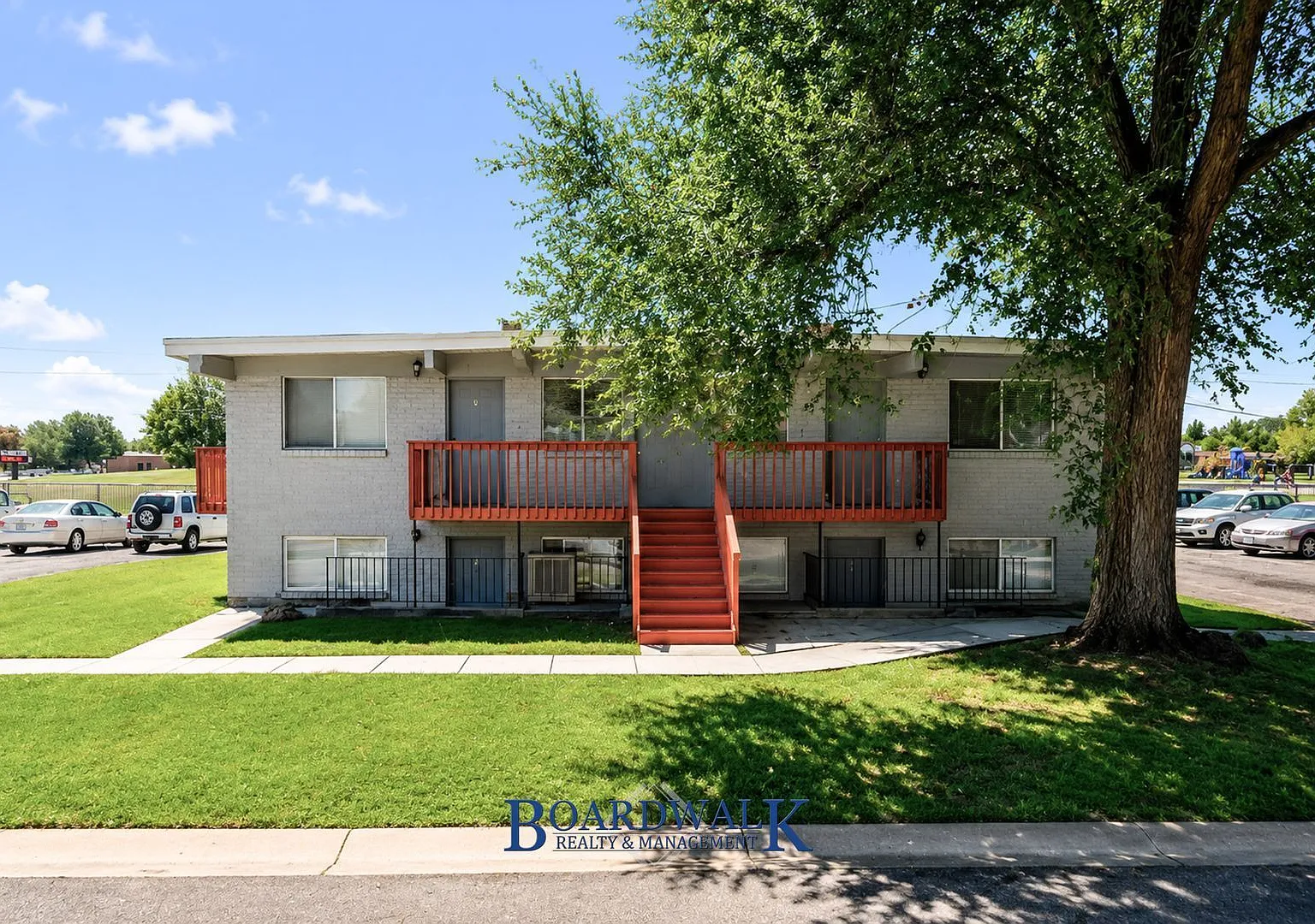 2 bed, 1.0 bath, 900 sqft, $1,050 — Photo 1