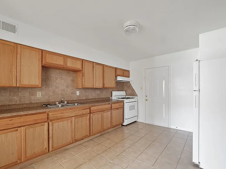La Paloma Village Apartments — Photo 22
