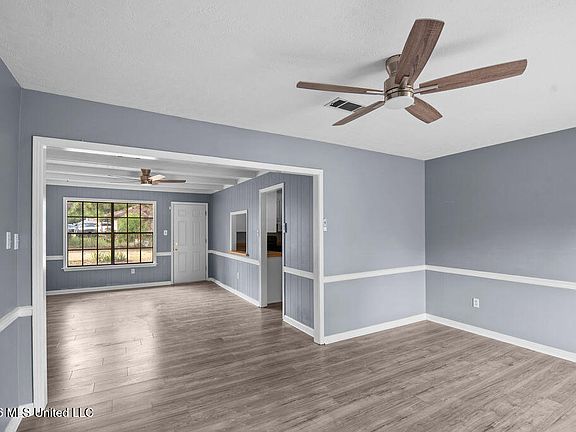 4th image of 2853 Pine Circle Dr