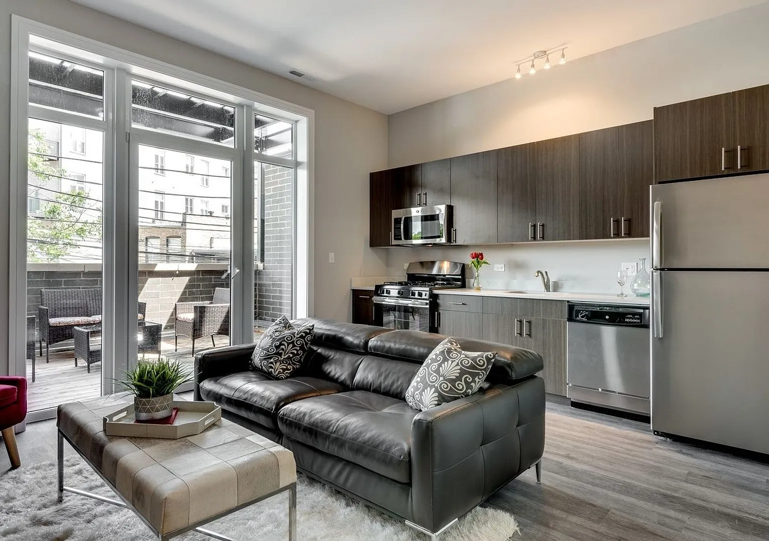 West Lakeview 1 Bed / 1 Bath - Top Floor - Available July 9th! — Photo 1