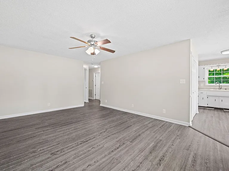 1043 Holly Rock Ct — Photo 4