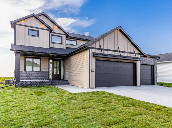 8891 Cottonwood Blvd, Horace, ND 58047