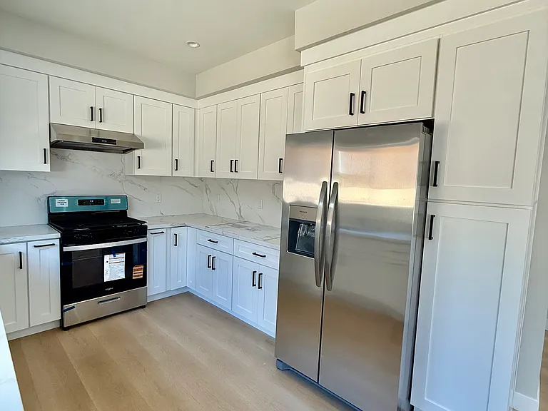 3442 Vineland Ave — Photo 6