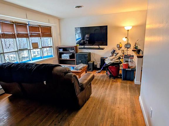 2nd image of 306 Gum Tree Rd