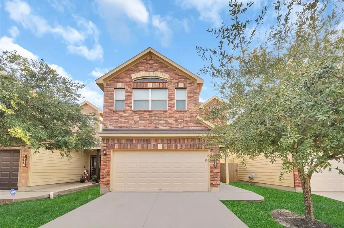 3 bed, 2.5 bath, 1849 sqft, $2,200 — Photo 1