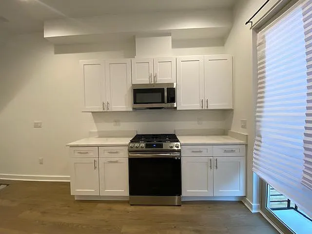 4 bed, 2500 sqft, $2,600 — Photo 3