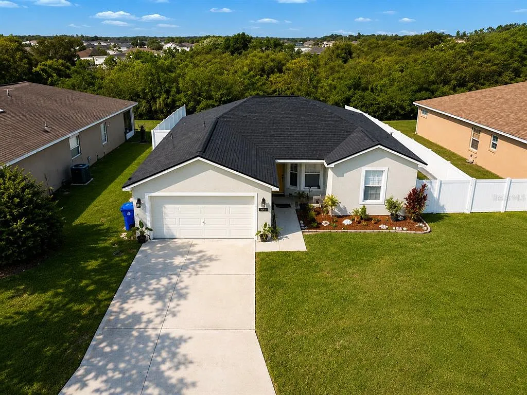 3 bed, 2.0 bath, 1319 sqft, $2,200 — Photo 2
