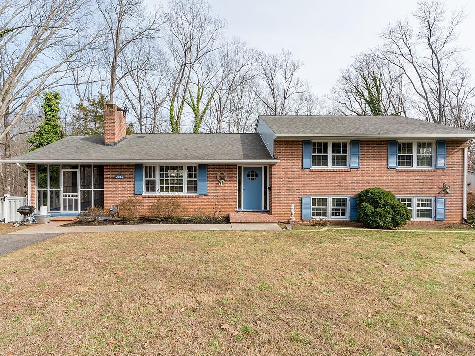 1st image of 2046 Woodcrest Dr