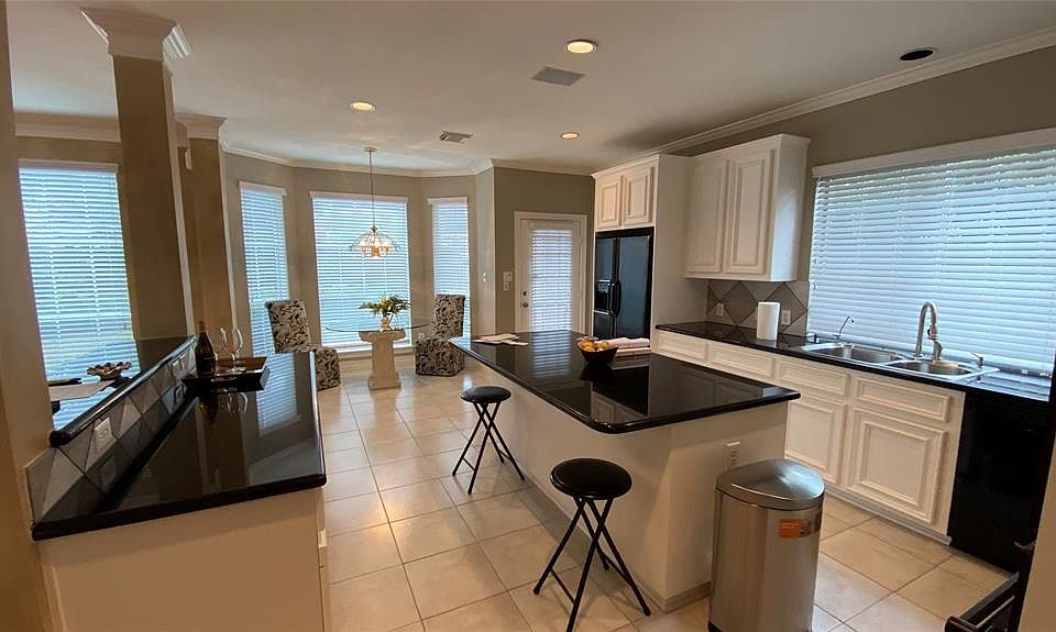 1st image of 1807 Shoreline Dr