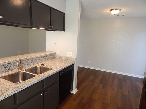 5th image of 205 Northpointe Ave #314