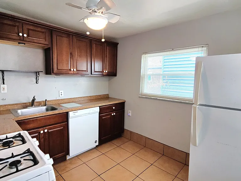 2717 Jane St — Photo 12