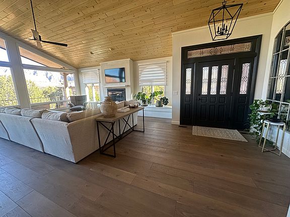 2nd image of 15 Brins Mesa Ln