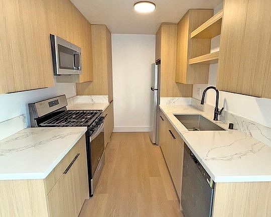 5th image of 12415 Texas Ave APT 10