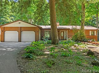 11728 Long Lake Dr, Sparta, MI 49345